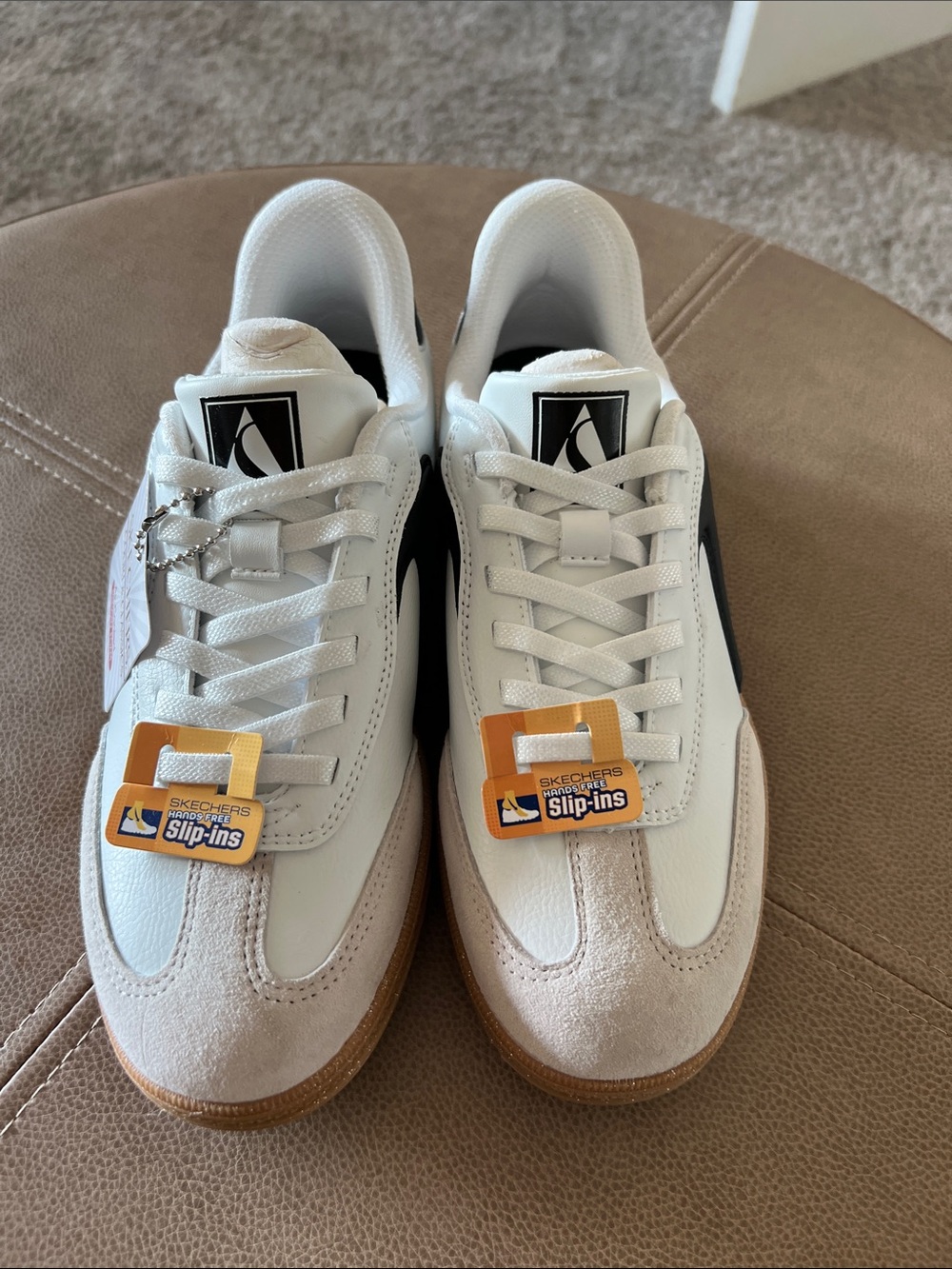 Skechers White and Black Women's Sneakers NWT size 7 - Picture 3 of 5